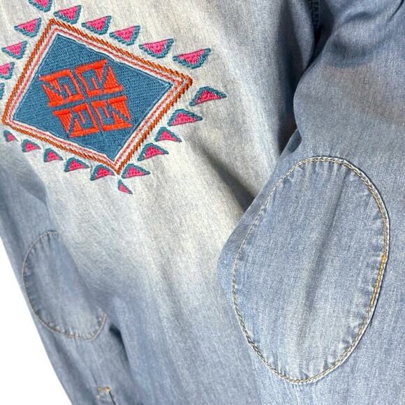Beulah Womens Southwestern Aztec Embroidered Chambray Denim Button Up Shirt Med - Picture 8 of 16
